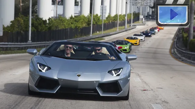 Xem hàng chục xe Aventador mui trần diễu hành